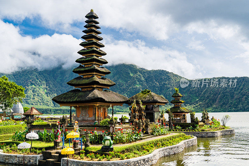 Pura Beji Ulun Danu在巴厘岛的水寺庙工作。